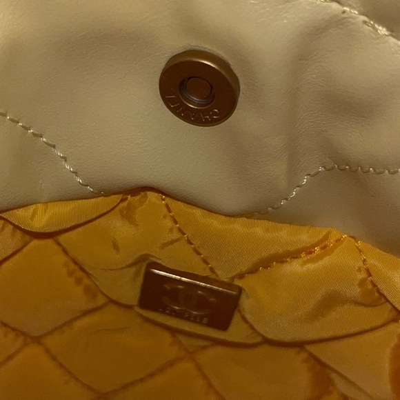 Chanel Handbag Authentic Brand new Great condition Yellow Tote - Picture 2 of 7